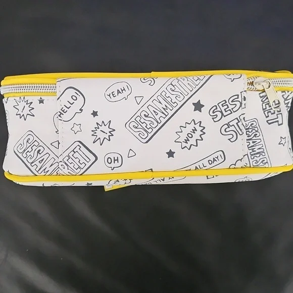 🎉HP🎉 Sesame Street Wet n Wild Cosmetic Bag - Picture 4 of 4